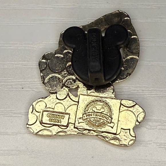 Disney Goofy Firefighter Pin Authentic Disney Pin Trading - Picture 2 of 4